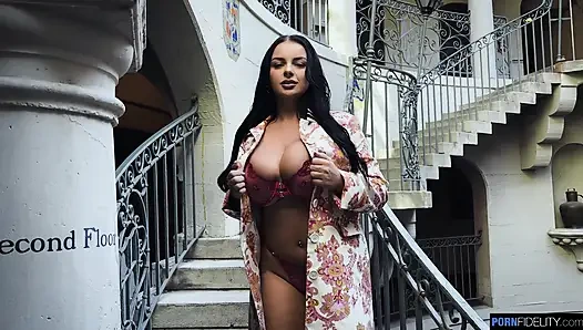 Payton Preslee'nin büyük göğüsleriyle parti