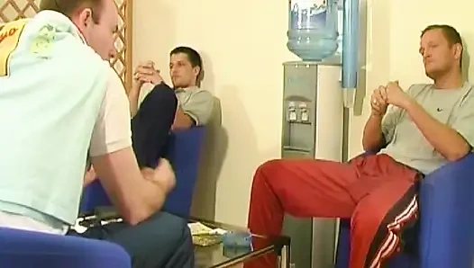 Симпатичную французскую крошку отшпилили в раздевалке