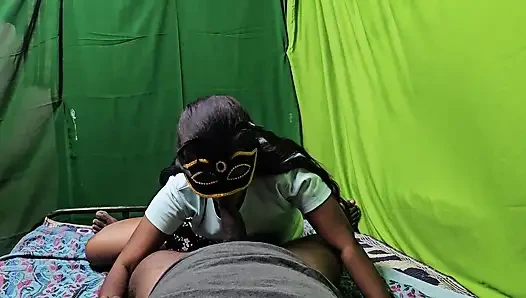 Istri tamil lagi asik nyepong kontol teman suaminya sendiri