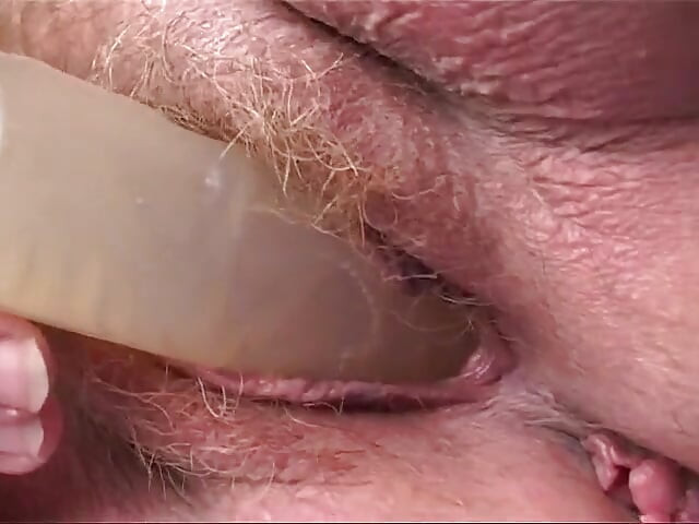 Wanita Itali tua bermain dengan dildo mengimpikan zakar muda