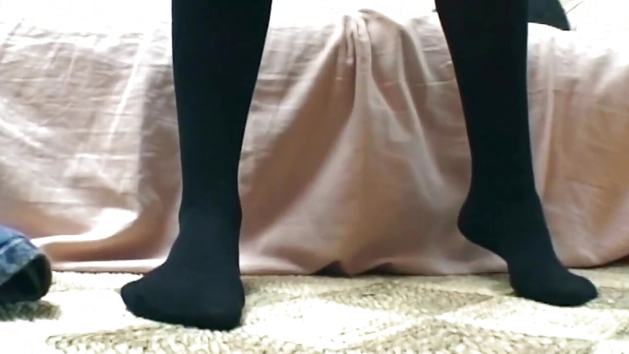Blonde Spreads Fresh Cum Over Her Body