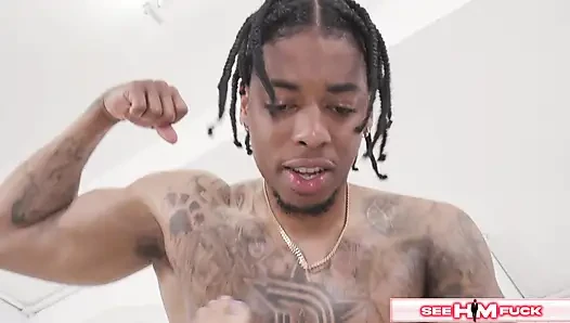 Indica Monroe скачет на мясистом члене обратного стиля Zaddy2x во время грубого секса!