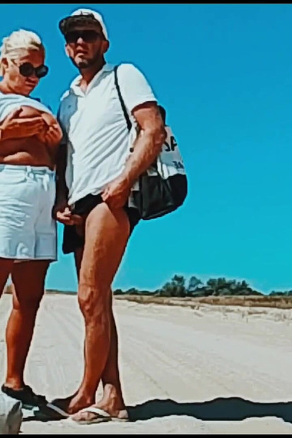 Puši neznancu na cesti