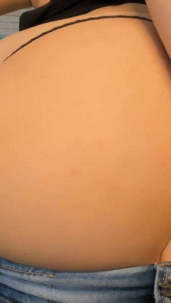 Mächtiger moment aus "ASMR INTENSIVE sexy brünette in engen jeanshosen, schmutziges reden und stöhnen so gut"