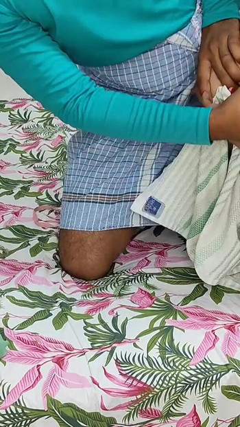 Must-see moment from "Komal took off her clothes and went to take a bath, the brother came and was listening to her climb"
