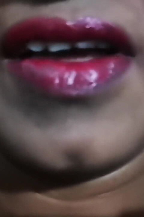 Sri Lankan Mature MILF Live Cam Show with Her Fans