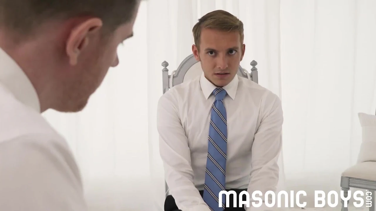 Masonicboys - sevimli Chase Tyler dildolardan memnun sonra korunmasız sikiliyor