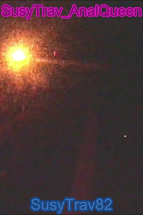 Brineta na otvorenom radi striptiz kurvetinu