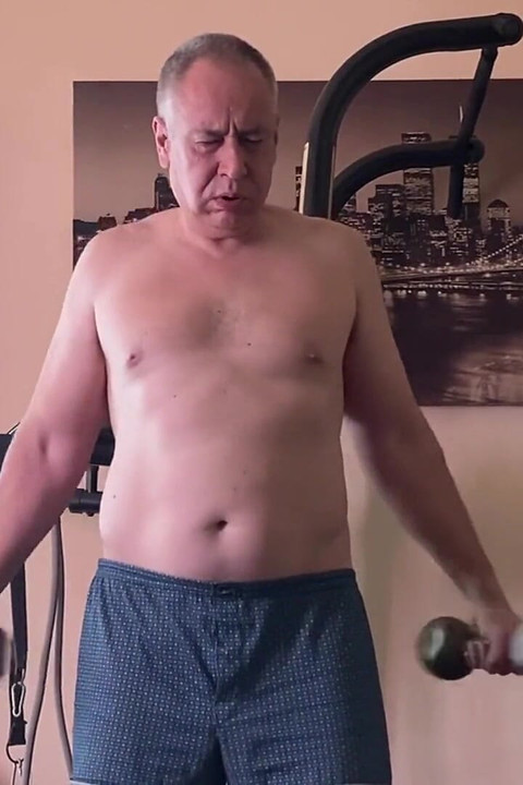 熟女在锻炼后自慰