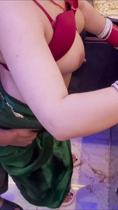 Itni Pyaari Bhabhi ko Bina Chudai Kare Kaise Chhdd Dun!!! | Clip 1