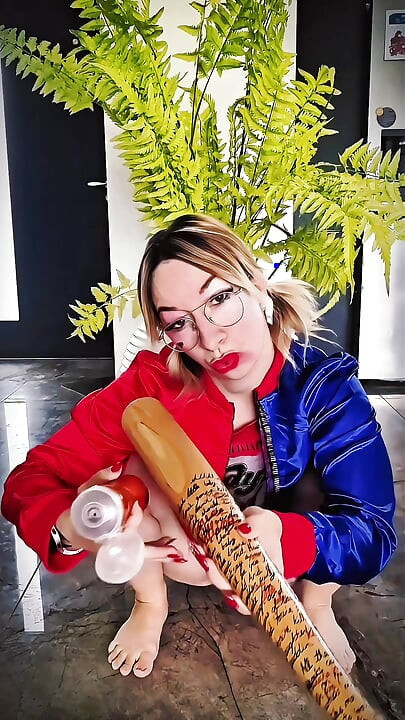 Harley Quinn Marvel zabija bejzbolsku palicu