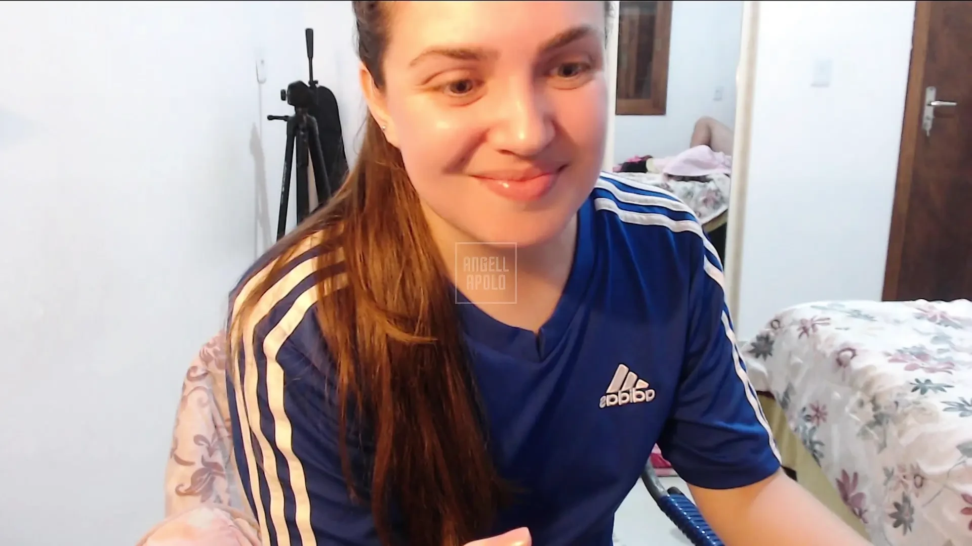 CAM GIRL- Big Ass Blonde Showing Off in Live Chat