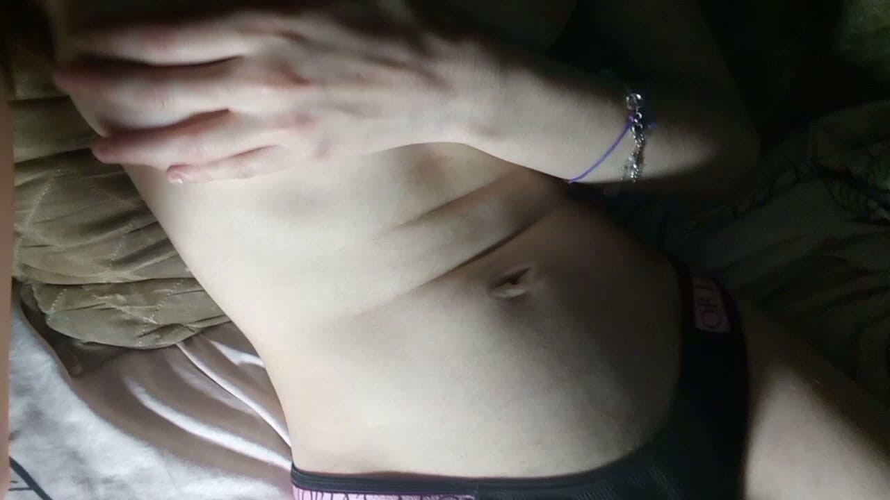 Amateur Argentine girl shows tits – no face