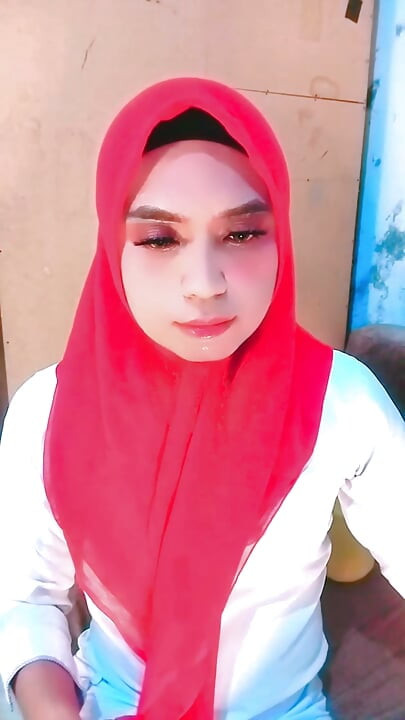 Indonesian Hijab Shemale Anal training