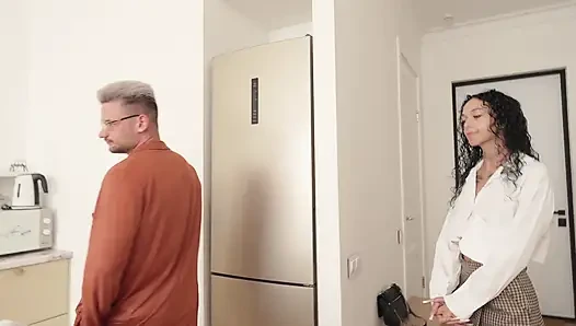 Aku nggak Bisa Bayar Apartemen ini