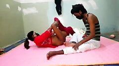 Pakistanische Stiefmutter mit dicken Titten lehrt Sohn die Sexunterricht, wie man Mutter fickt