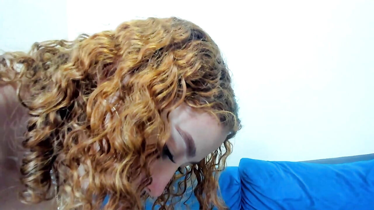 Школьницы-лесбиянки играют и занимаются оральным сексом друг с другом