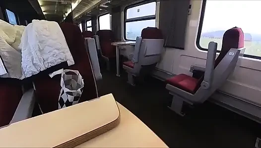 Adrenalin di kereta. Kepergok di toilet