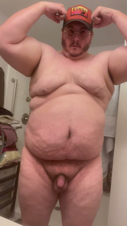 Zware trucker Bubba Burly Chub stript naakt en beukt een zware lading | Clip 1