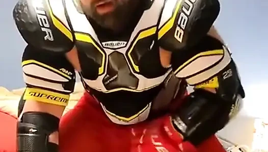 Kullanılmış hokey ekipmanlarında oynayacak birinin olmasını gerçekten istiyorum