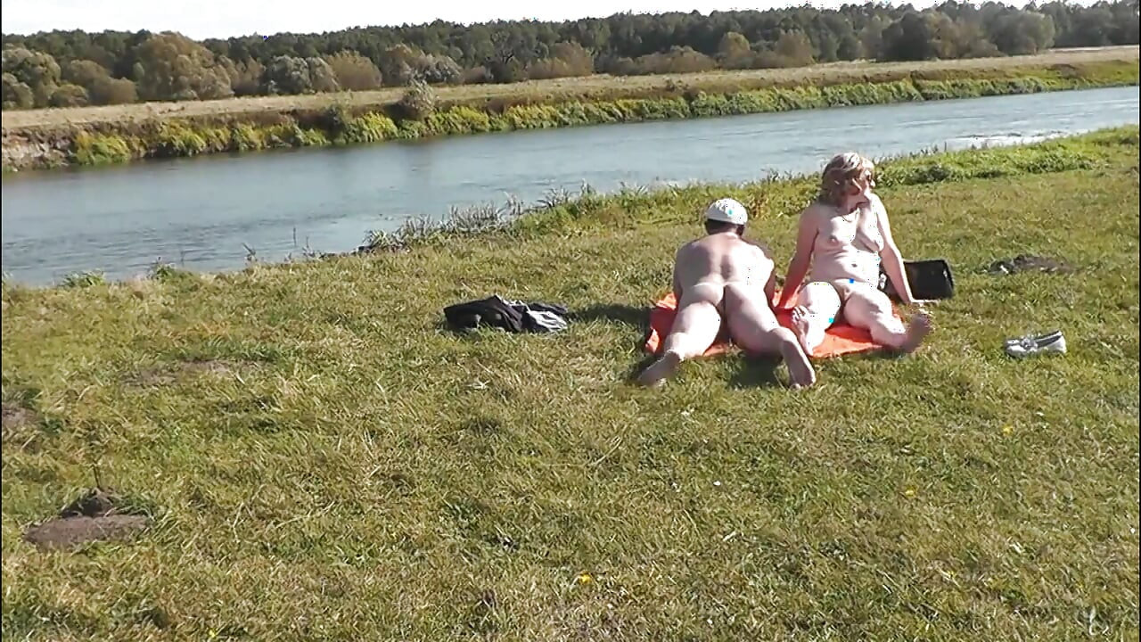 Soția și iubitul meu fac plajă goală pe plajă sălbatică și se fut pe la spate. Goală în public nudiști Naturists în aer liber, în aer liber, în afara sexului