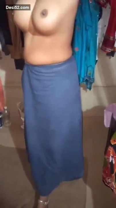 boudi striping nude