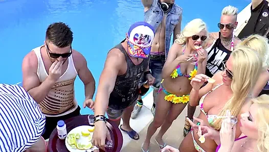 Titus Pool Party 2 - Nasse Schlampen Werden in Der Poolorgie Hart Gefickt