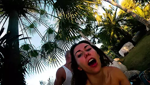 ÖFFENTLICHER SEX MIT CUMSHOT IM PARK!