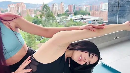 Seksi hamile arkadaşımla çalışıyorum