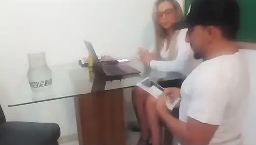 Шаловливая маленькая студентка съел мой хвост