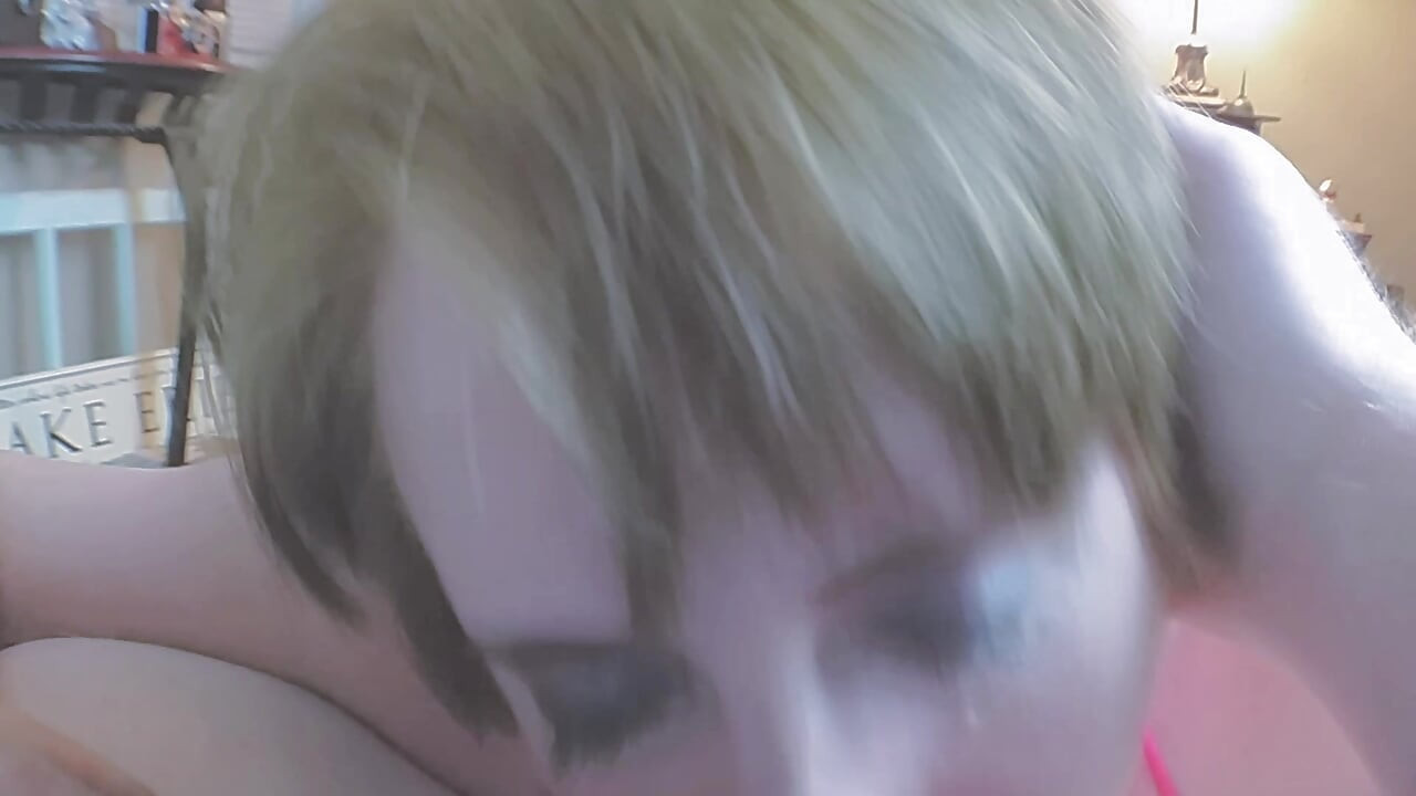 丰满的大奶子熟女吮吸和乱搞直到射精直到被颜射