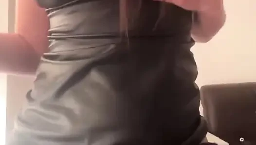 Meine nachbarin streichelt ihre titten und muschi