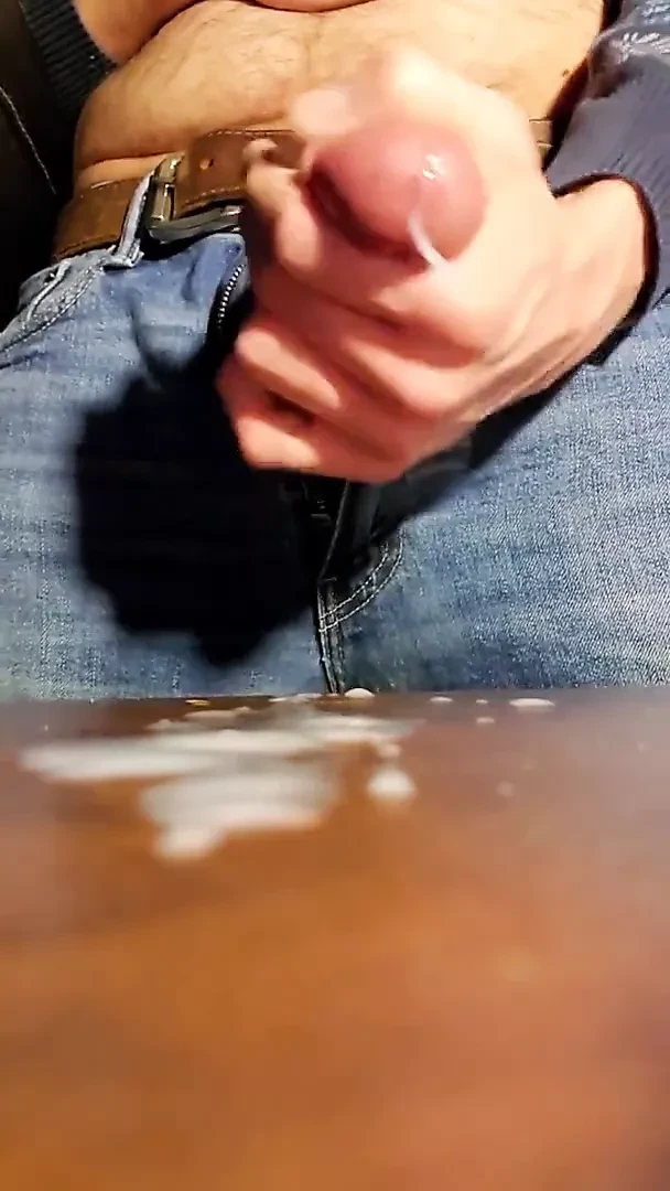 HAIRY BIG DICK STUD PUMPS A BIG LOAD ON THE DESK