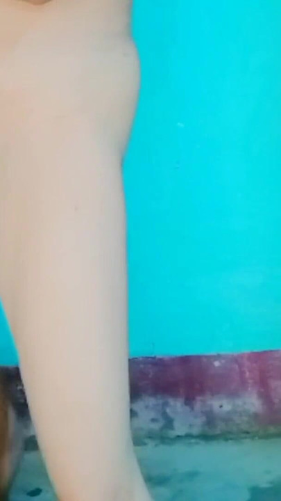 Jaw-dropping moment from "Desi sexy video kala sari bari bhabhi looked very beautiful after taking all off and making her a"