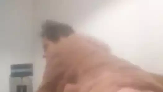 Kadın kılıklı ibne sürtük büyük zenci yarağı için yalvarıyor