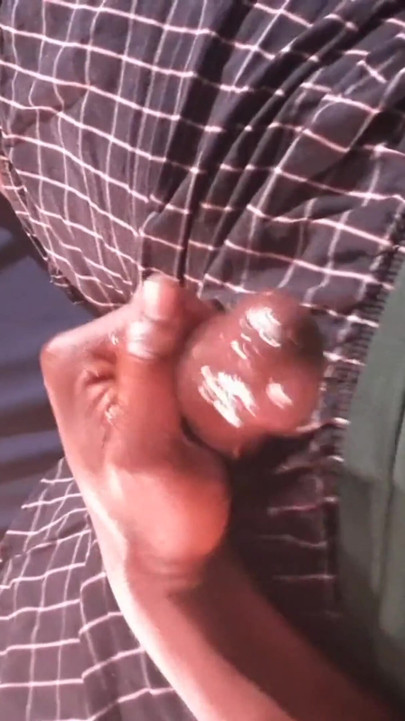 ชักว่าวก่อนทํางานน้ําแตกอย่างหนัก