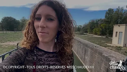 Misschaudexxx, I get fucked in full view of everyone at the edge of a lock