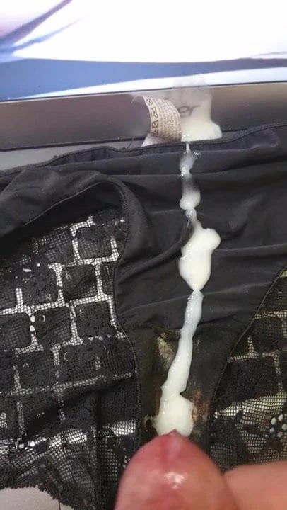 branle sur Mme JEFSA gicle dans une culotte sale de ma femme