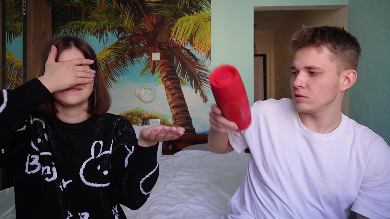 流行的在线游戏在视频博客期间变成继兄弟和继妹之间的性爱