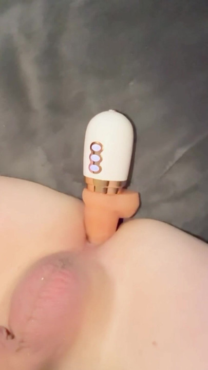 Dildo fucking me