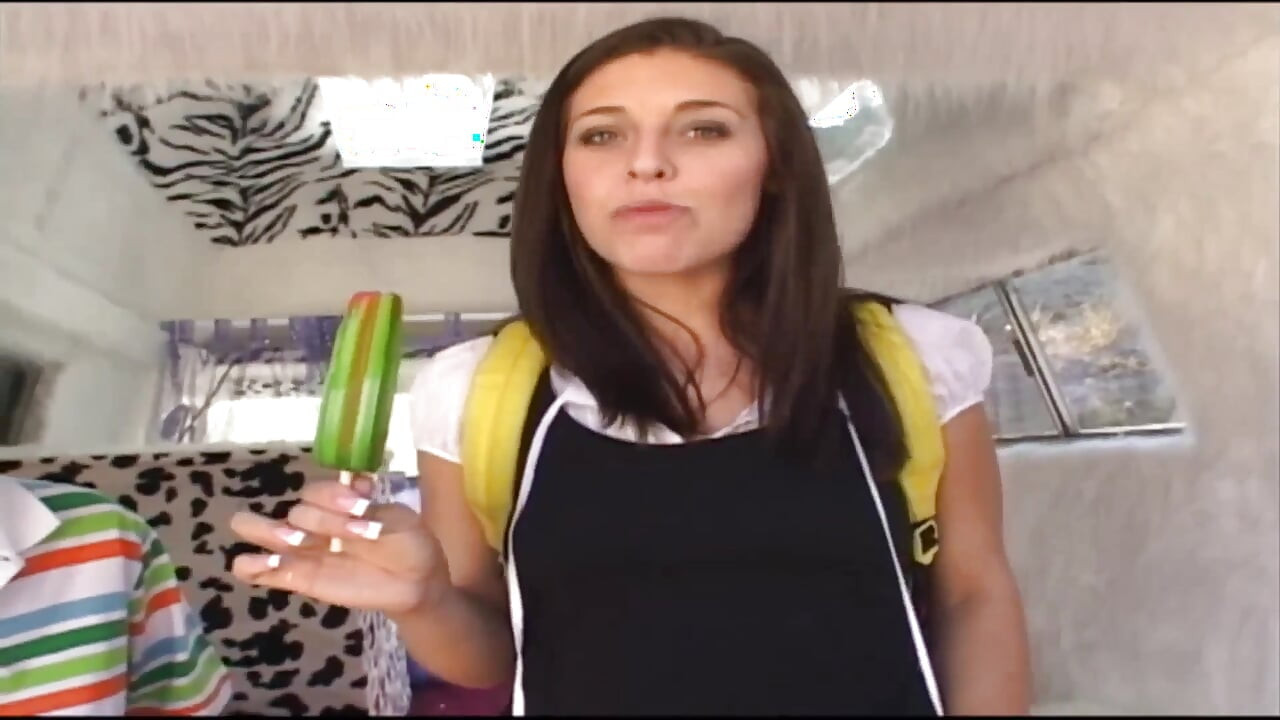 Fresh pussy Gracie Glam a horny brunette gets her pussy