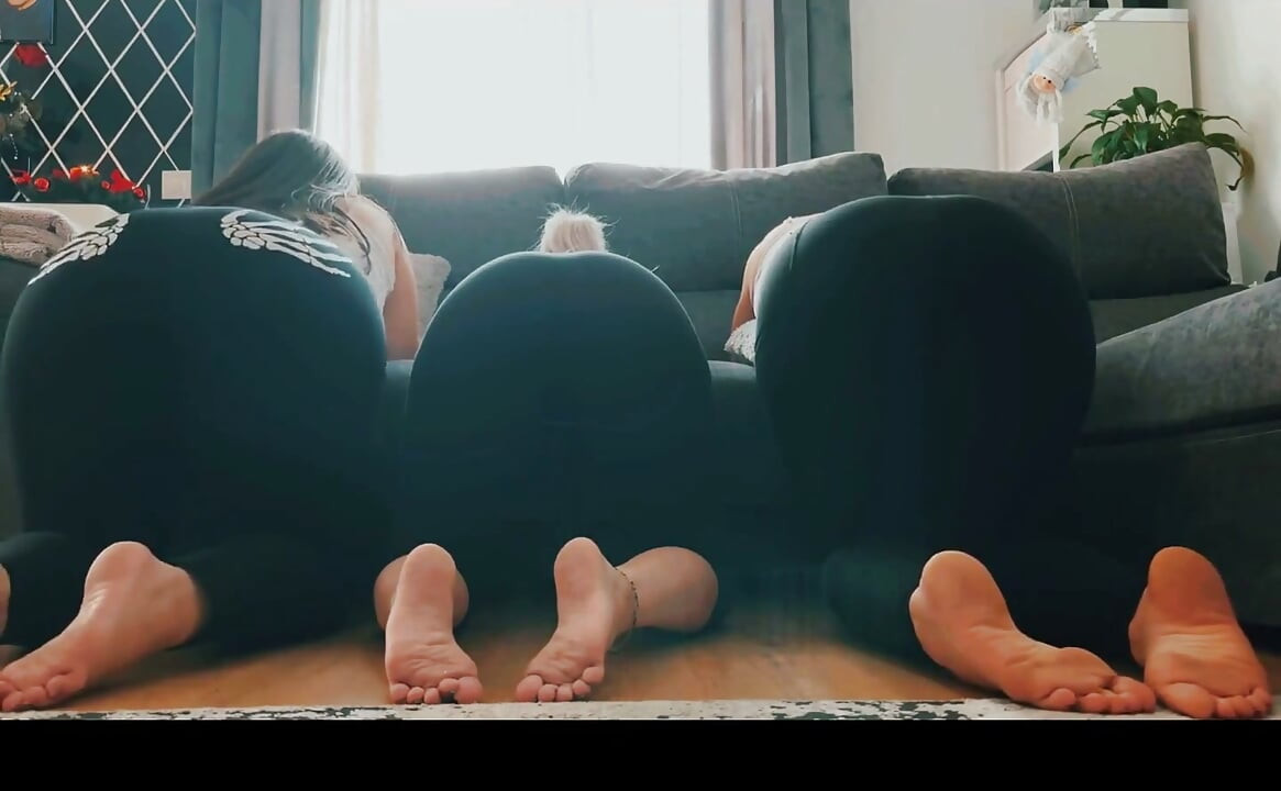 Girls Night Turns Into Farting Contest in Leggings