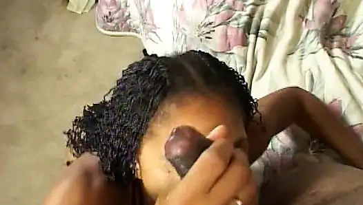Heißer Ebony-Amateur-Sex in verschiedenen Positionen