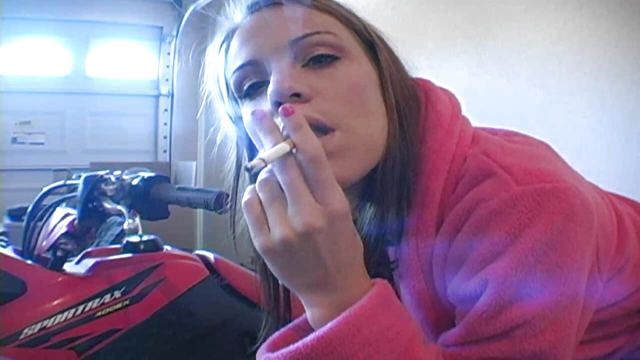 एडिसन रोज धूम्रपान की विशेषता Addison Rose