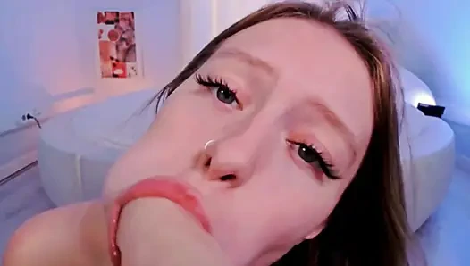 Güzel amcıklı tombul kaltak emiyor - Autumn Tears