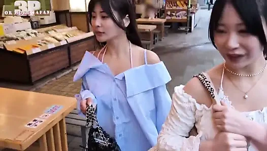 Mayo giymiş sevimli büyük memeli ikili. Eğlenceli üç yollu yaz encounte