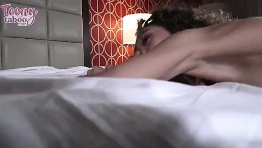 Падчерица Allie дает это отчиму