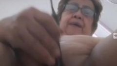 Mi abuela filipina con su consolador de berenjena - tan mojada pt 2