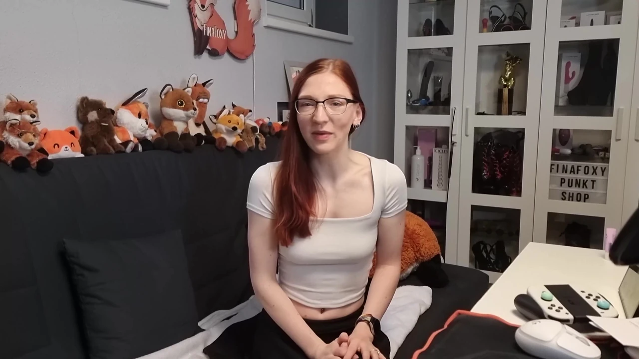 Au pair girl masturbates herself for the first time at the host familys house