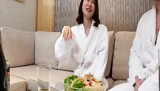 Hotel Rush. Cewek ini Mengambil Kendali Dari Detik Pertama